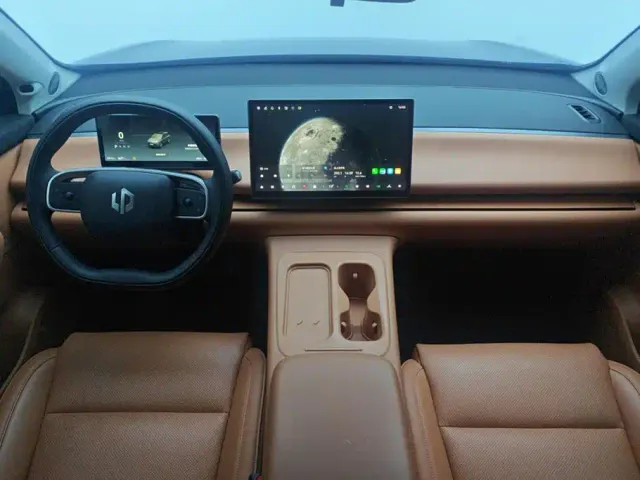 Leapmotor C10 — Фото автомобиля 12