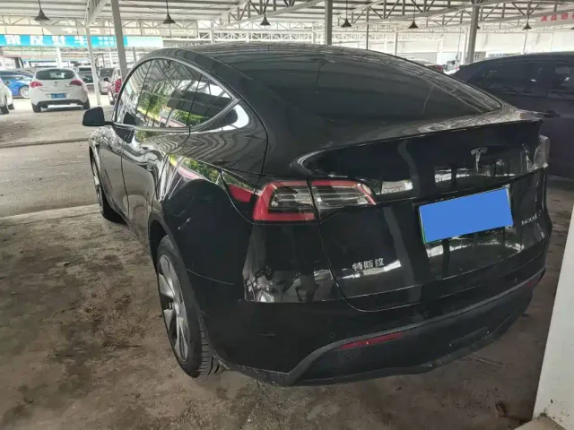 Tesla Model Y 2021 Standard Range Rear-Wheel Drive — Фото автомобиля 7