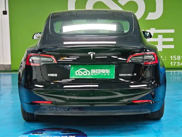 Tesla Model 3 — Фото автомобиля 18