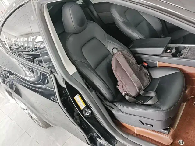 Tesla Model Y — Фото автомобиля 24