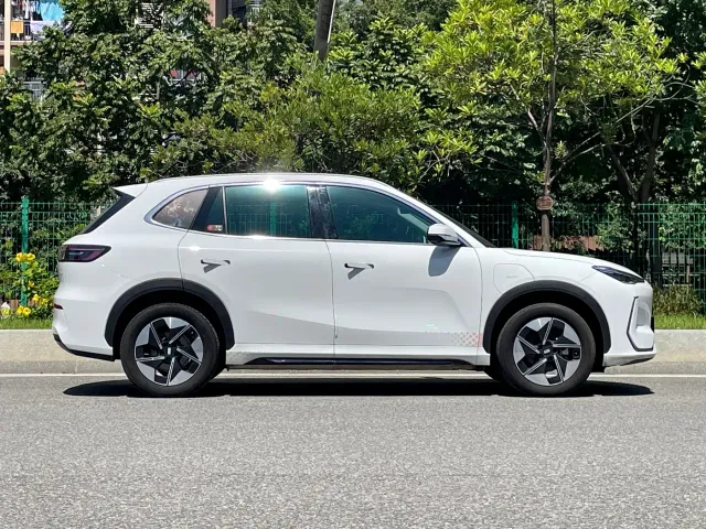 Geely Galaxy E5 — Фото автомобиля 3