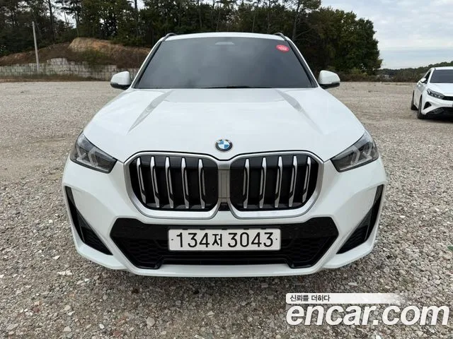 Фотография автомобиля — BMW X1 U11