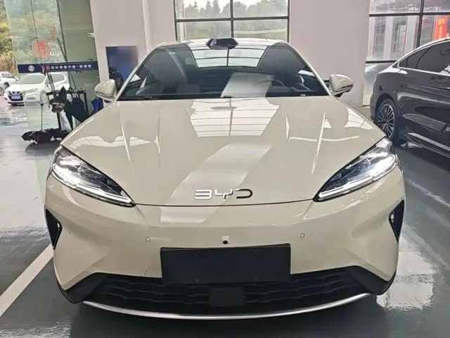 BYD Seal 07 DM-i — Фото автомобиля 2