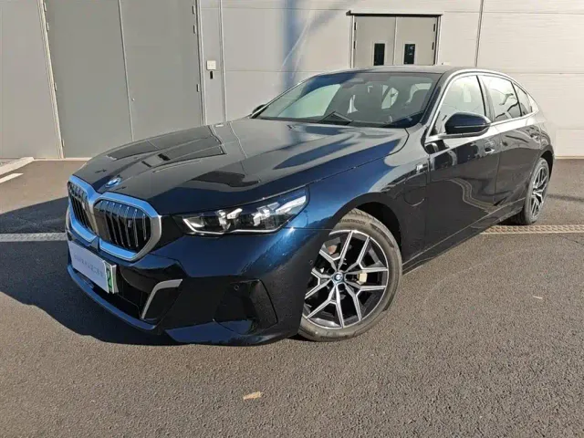 Фотография автомобиля — BMW i5
