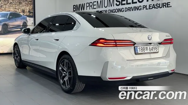 BMW 5-Series — Фото автомобиля 2