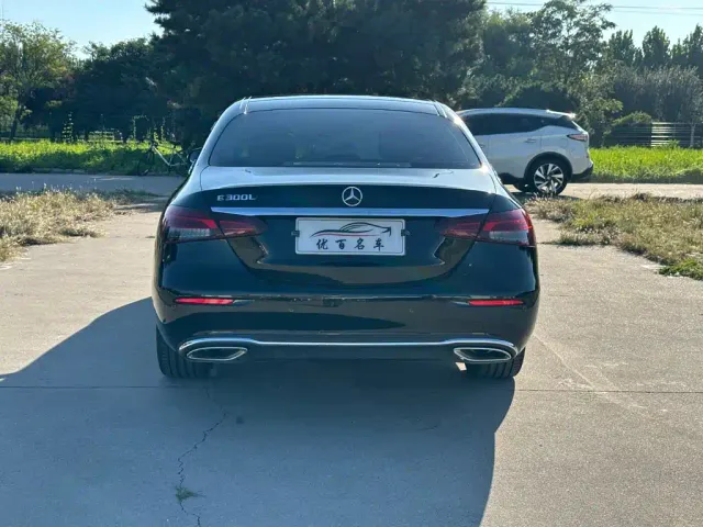 Mercedes-Benz E-Class — Фото автомобиля 5