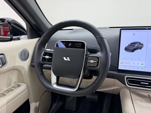 Li Auto L7 — Фото автомобиля 12
