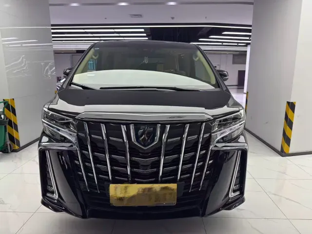 Toyota Alphard 2023 Dual Hybrid 2.5L Ultimate Gold Edition — Фото автомобиля 2