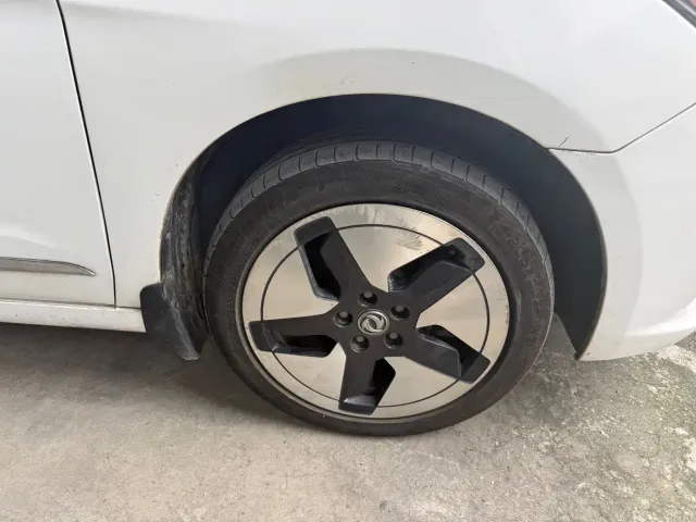 Dongfeng Aeolus Dongfeng Fengshen E70 2021 500 Premium Edition — Фото автомобиля 4