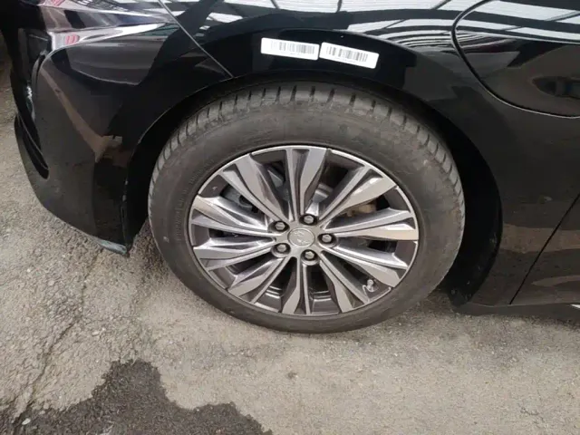 Hongqi E-QM5 — Фото автомобиля 22