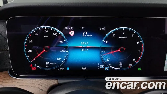Mercedes-Benz E-Class — Фото автомобиля 5