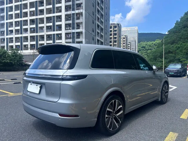 Li Auto L9 — Фото автомобиля 21