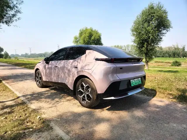 Lynk & Co Z20 — Фото автомобиля 8
