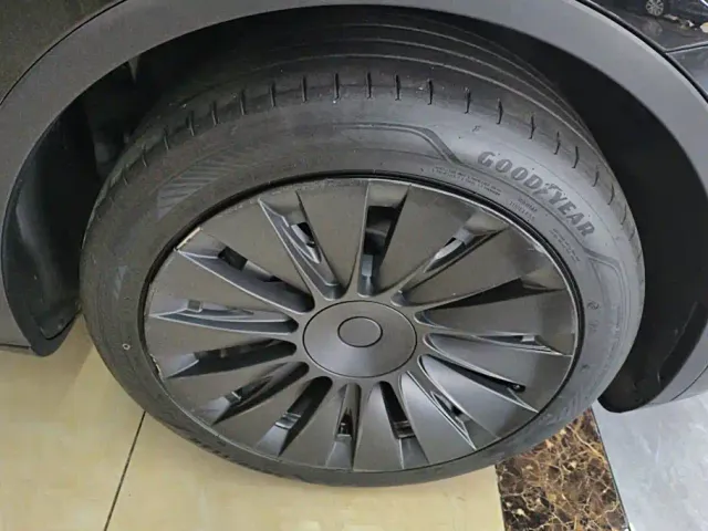Tesla Model Y — Фото автомобиля 6