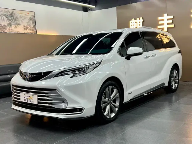 Фотография автомобиля — Toyota Sienna