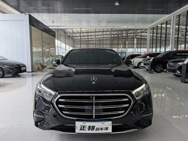 Mercedes-Benz E-Class — Фото автомобиля 2