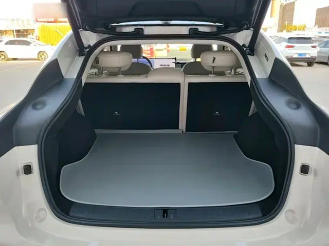 IM Motors LS6 — Фото автомобиля 17