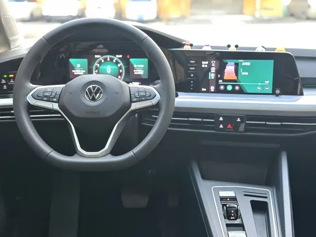 Volkswagen Golf — Фото автомобиля 16