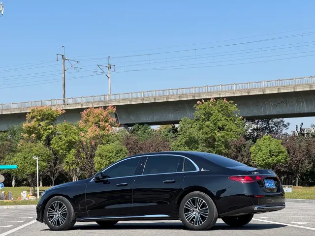 Mercedes-Benz E-Class — Фото автомобиля 17
