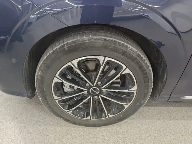 Roewe iMAX8 — Фото автомобиля 22