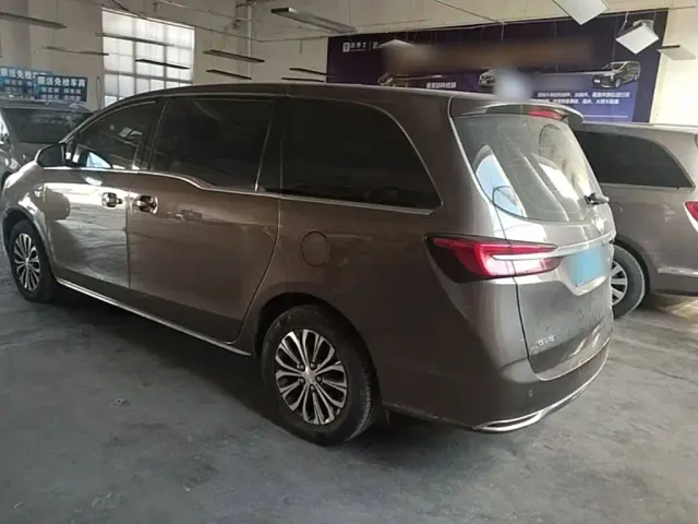 Buick GL8 — Фото автомобиля 4