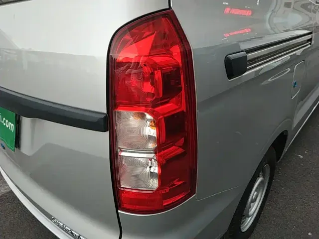 Wuling Hongguang V — Фото автомобиля 7