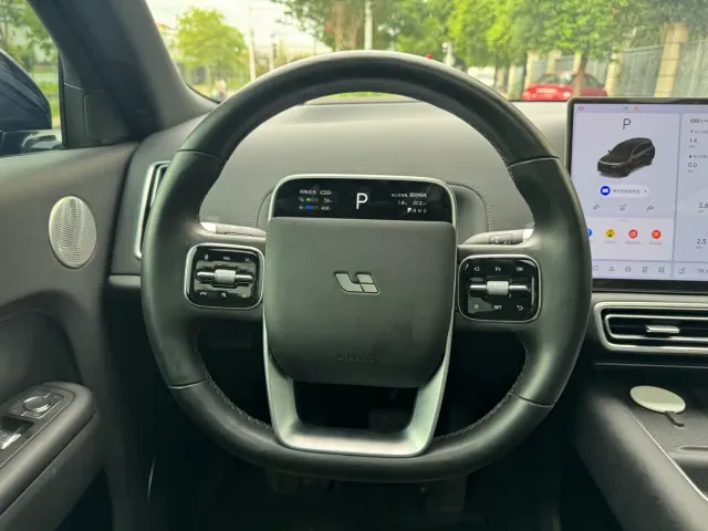 Li Auto L9 — Фото автомобиля 4