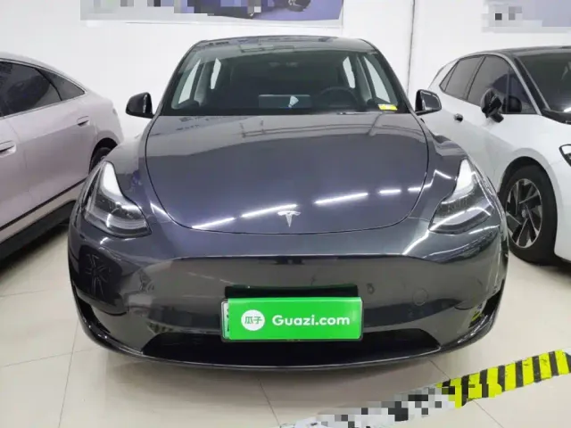 Tesla Model Y — Фото автомобиля 24