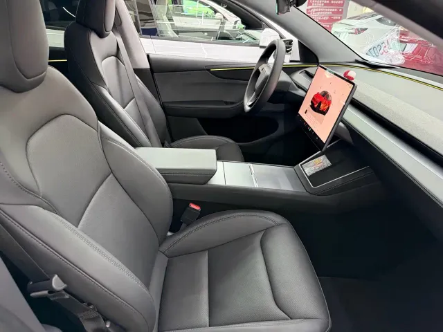 Tesla Model Y — Фото автомобиля 7