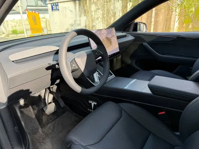 Tesla Model Y — Фото автомобиля 7