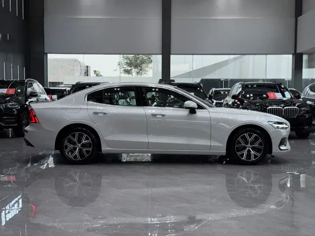 Volvo S60 — Фото автомобиля 12