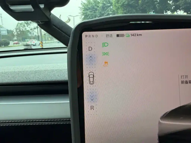 Tesla Model Y — Фото автомобиля 10