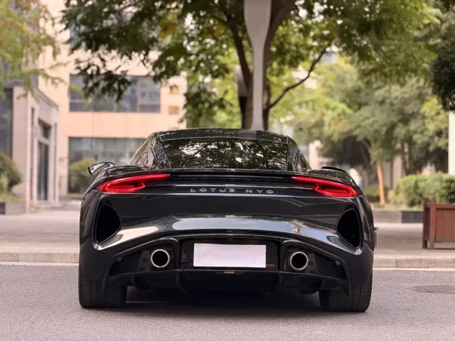 Lotus Emira — Фото автомобиля 19