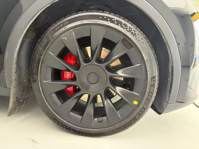 Tesla Model Y — Фото автомобиля 14