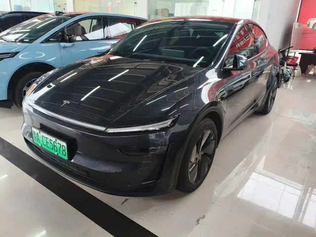Фотография автомобиля — Tesla Model Y