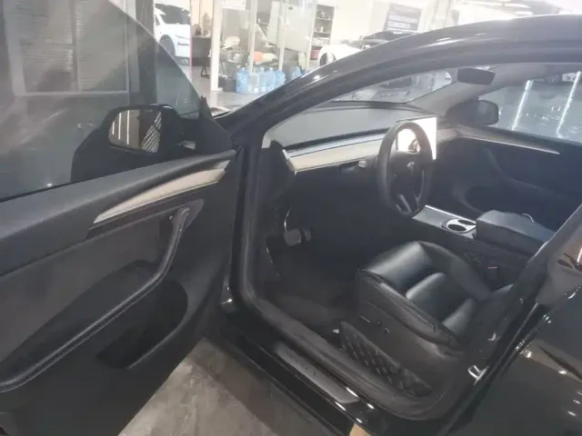 Tesla Model Y — Фото автомобиля 15