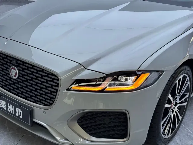 Jaguar XFL — Фото автомобиля 4