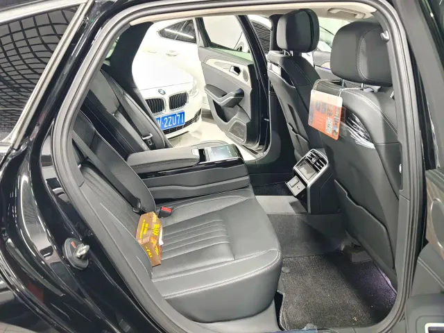 Hongqi H9 — Фото автомобиля 10