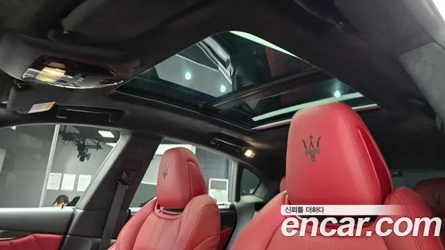 Maserati Levante — Фото автомобиля 21