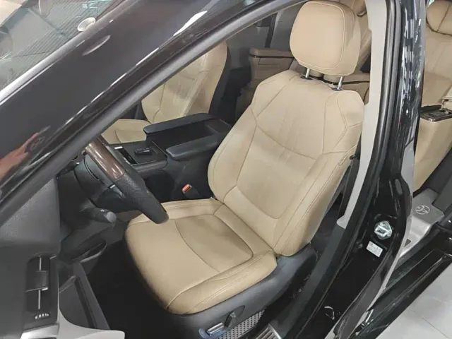 Toyota Sienna — Фото автомобиля 14
