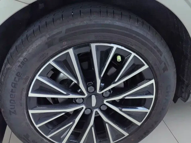 Geely Emgrand — Фото автомобиля 10