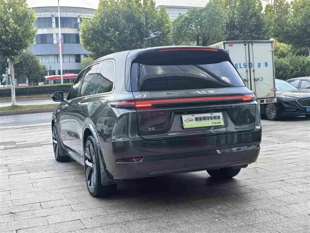 Li Auto L9 — Фото автомобиля 9