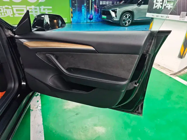Tesla Model 3 — Фото автомобиля 7