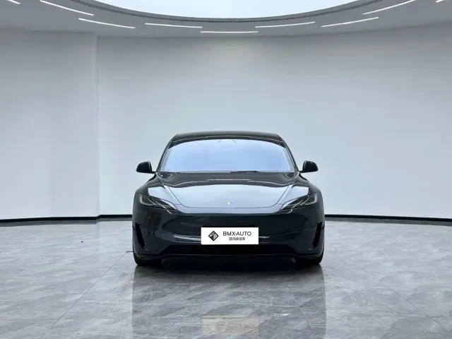 Tesla Model 3 — Фото автомобиля 4