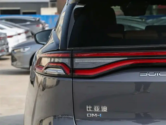 BYD Tang — Фото автомобиля 15