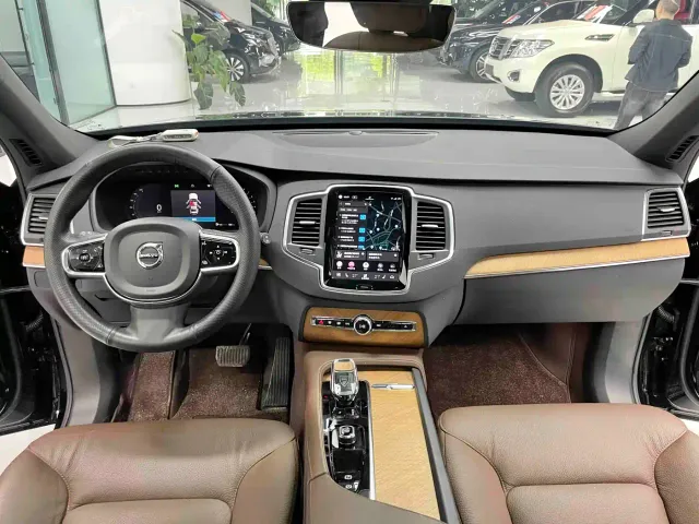 Volvo XC90 — Фото автомобиля 4