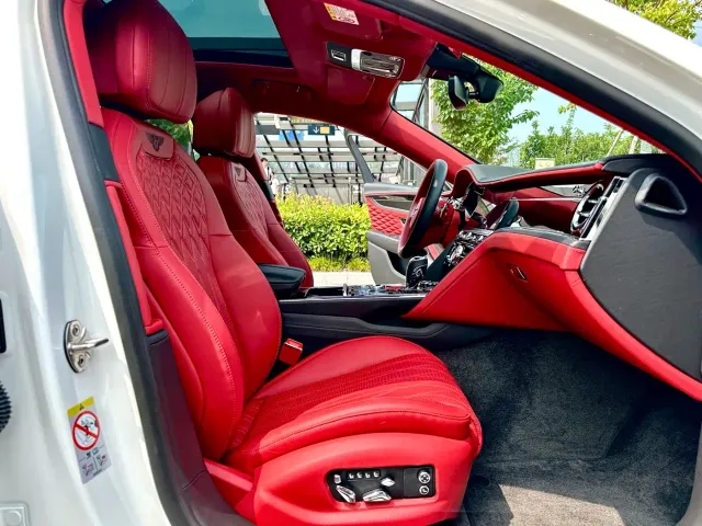 Bentley Flying Spur — Фото автомобиля 13