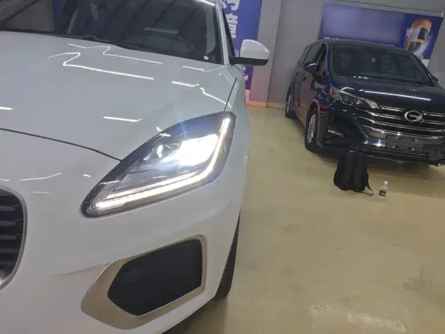 Jaguar E-PACE — Фото автомобиля 23