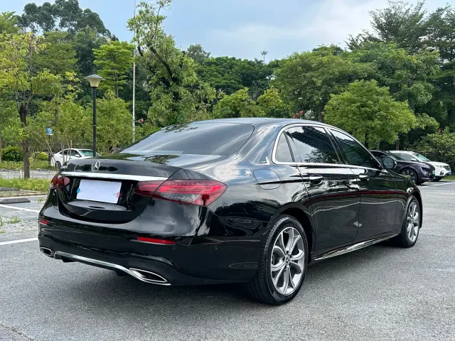 Mercedes-Benz E-Class — Фото автомобиля 11