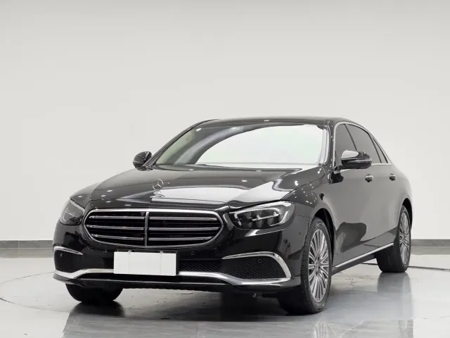 Фотография автомобиля — Mercedes-Benz E-Class